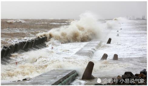 会产生高频率的潮位,导致潮水漫溢,海堤溃决,冲毁房屋和各类建筑设施