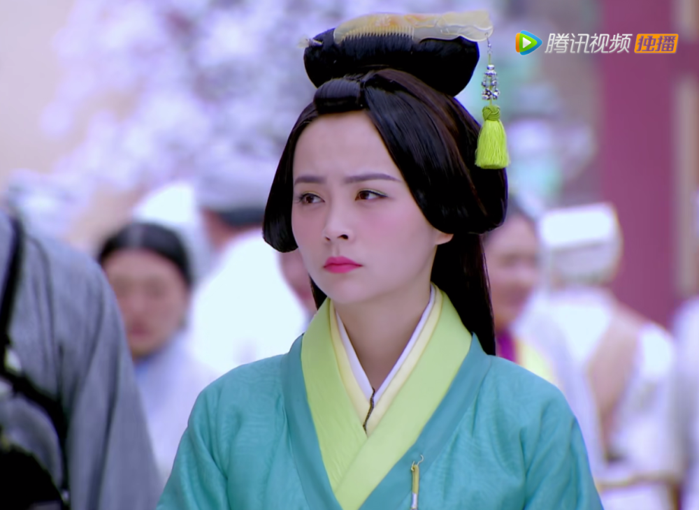 班淑传奇中邓莎演的姚绢共有7个造型金梳银梳木梳全插过了