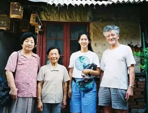 举枪自杀时，全世界悲痛，除了日本