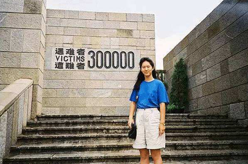 举枪自杀时，全世界悲痛，除了日本