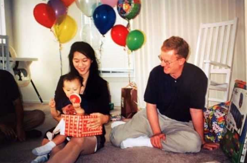 举枪自杀时，全世界悲痛，除了日本