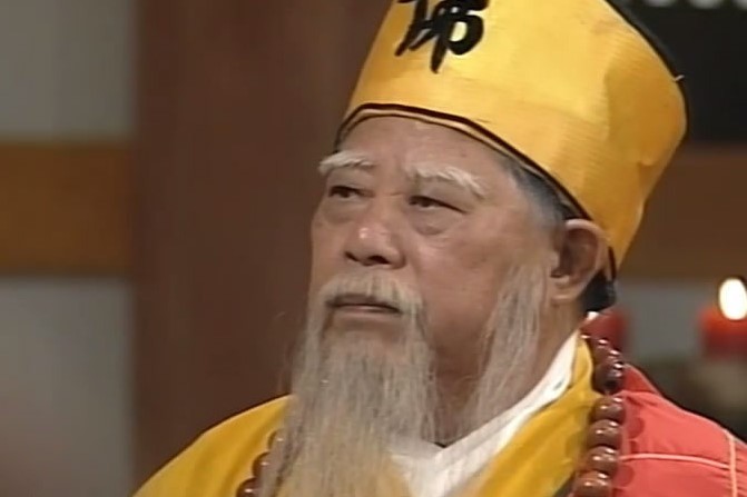 《倚天屠龙记》里"见闻智性"被称为四大神僧,空闻是少林寺方丈.