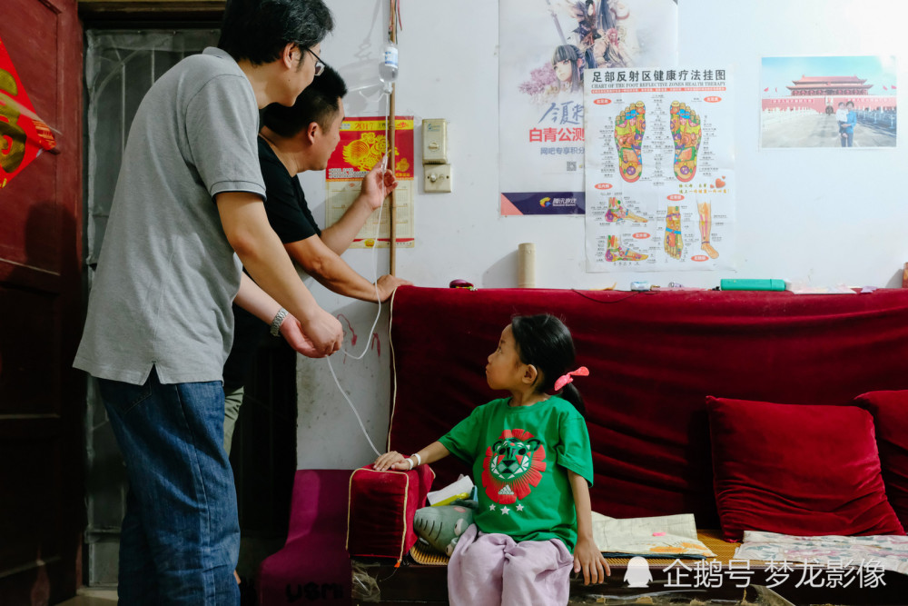 8岁女孩肚大如孕妇父亲每到夜晚神志恍惚亲友孩子要有事他怕得跟着走