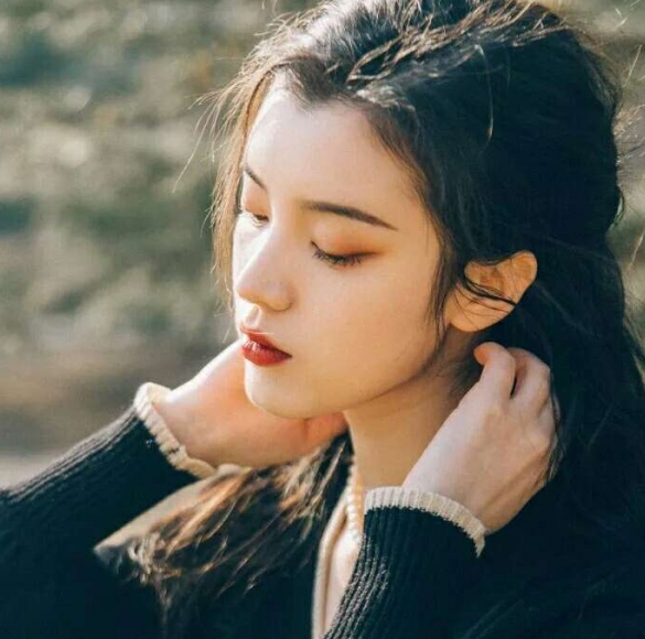 超奈斯·气质·女生头像:最怕的不是情绪化,而是彻底