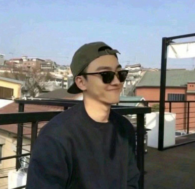 00后最爱的超拽男生头像:爱情,要么让人成熟,要么让人堕落!