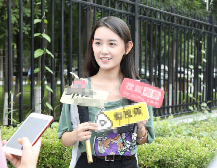 蒋依依中戏报到,生图下素颜抢镜,网友:和普通人没啥