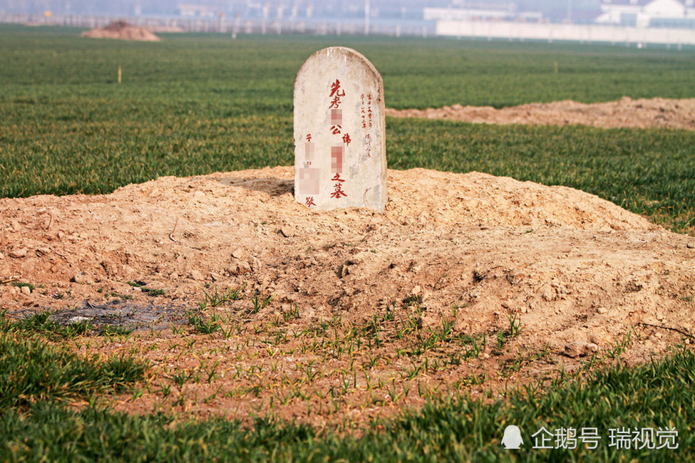 那年河南周口平坟:坟头虽然平掉了,谁也不愿在祖坟上