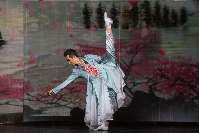 东方歌舞团携经典歌舞《花开东方》登陆上海滩