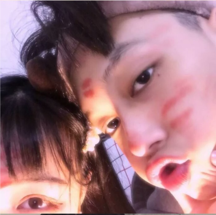 超火"大头系"情侣头像:不要轻易放弃一个,每天都会想念的人