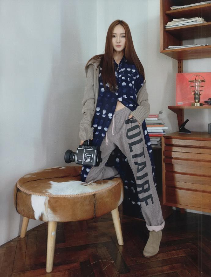 韩国小姐姐郑秀妍,穿西装 墨镜变女总裁,身高162cm