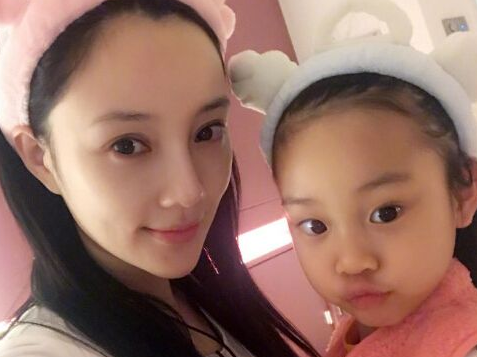 甜美可爱!告别女汉子形象,甜馨已经美出新高度