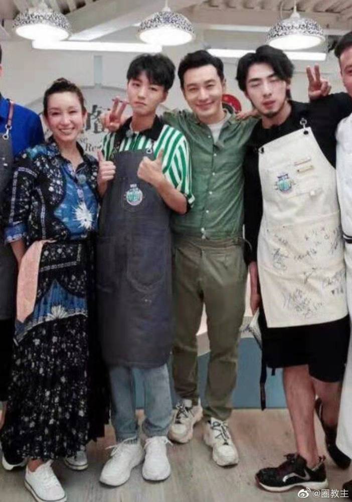 黄晓明的身高在娱乐圈一直是个谜?和王俊凯同框,这下