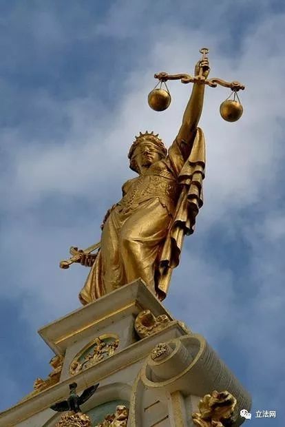 明镜高悬pk蒙眼闭目古罗马正义女神雕像的双目为什么要用布条紧紧蒙上
