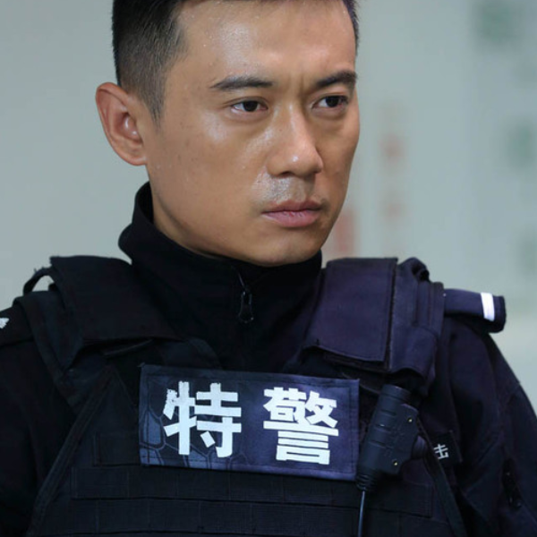 在剧中刘晓洁出演的是叶存心,而徐洪浩出演她的爸爸黑猫
