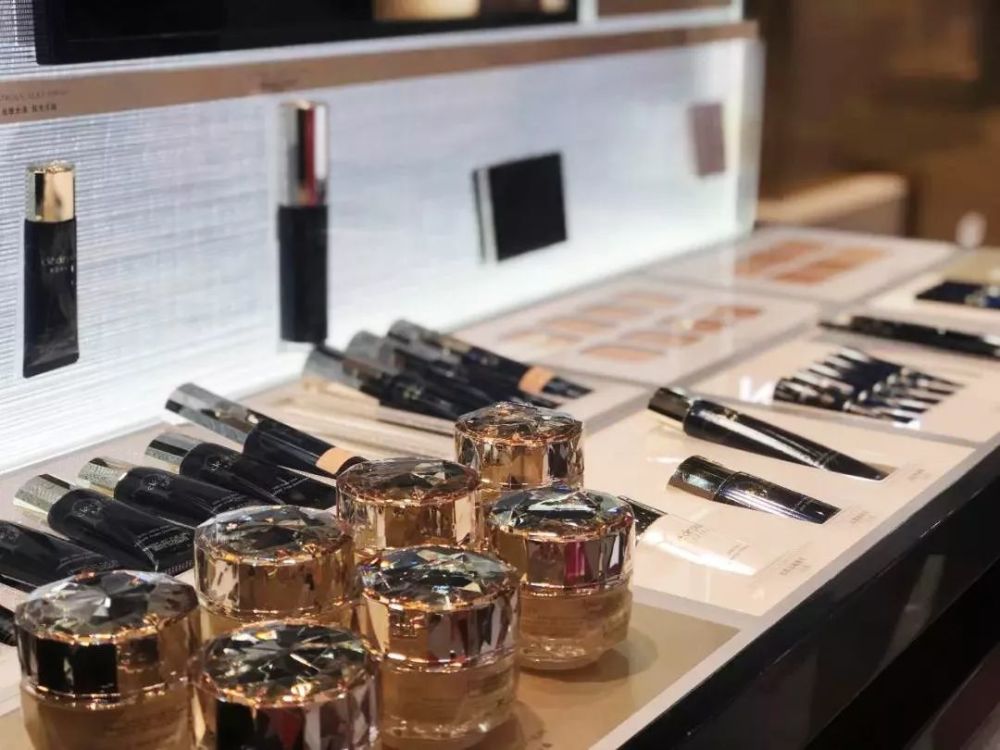 彩妆类 口红 来cpb专柜免费上脸服务 拥有紧致的肌肤,精致的妆容
