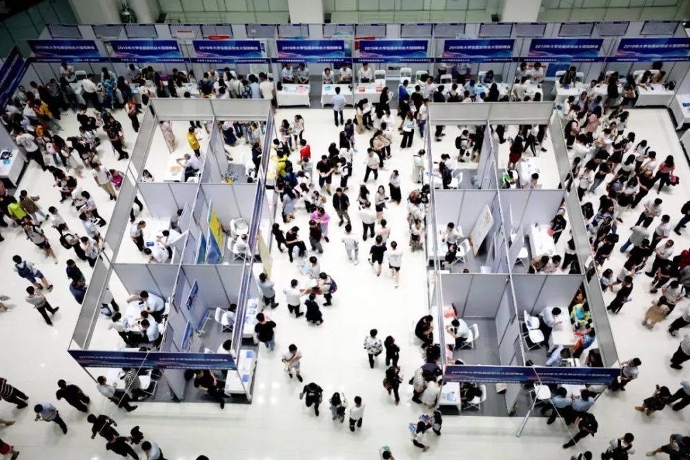 6月招聘会_无锡市举办第二十届高端人才招聘会 新一代信息技术企业成揽才主力(4)