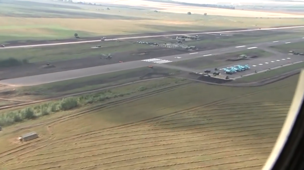 俄空军罕见进行高速公路战备机场演练,北约重压之下