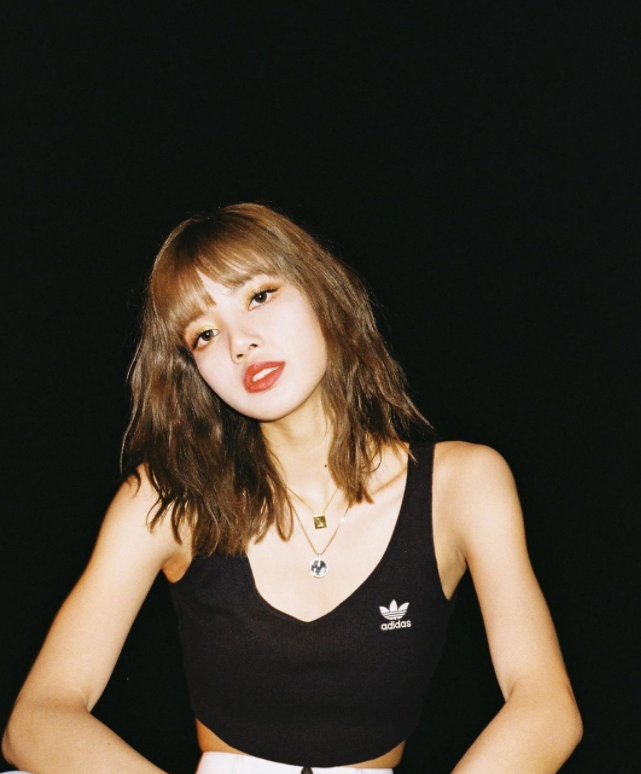 "泰国第一美"lisa颜值高,衣品好,身材也是一绝