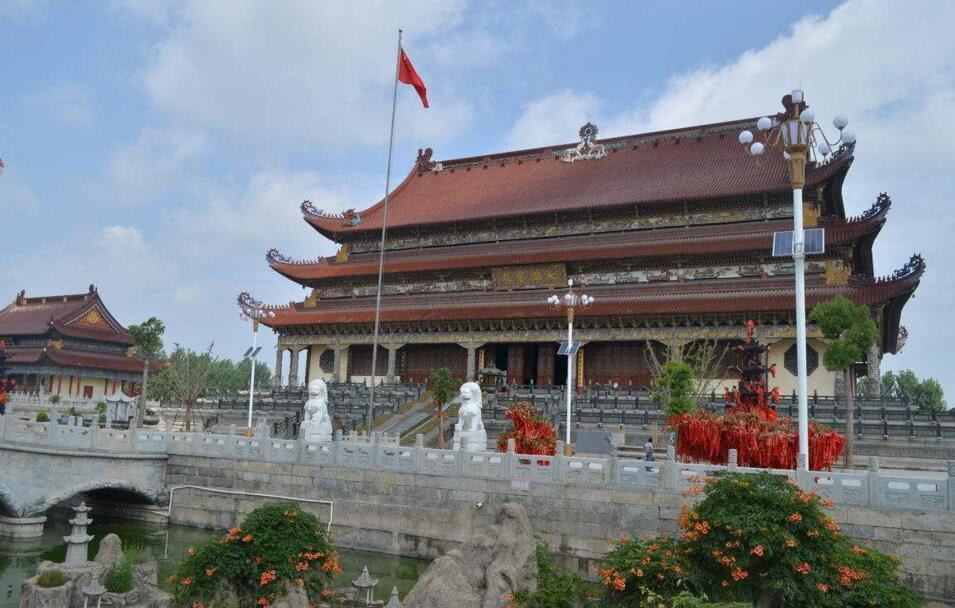 南海寺庙虽然名声没有少林寺响亮,但是南海禅寺因为大雄宝殿,却享誉