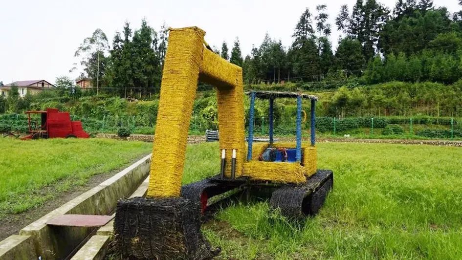 稻香湾梦幻田园拥有各种用稻草做成的创意稻草人,用创新的方式展现