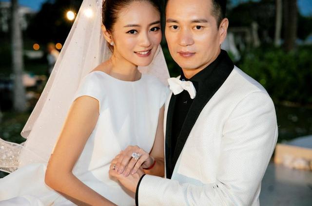 安以轩生子获5.4亿奖励,老公买4栋别墅逗她笑,网友