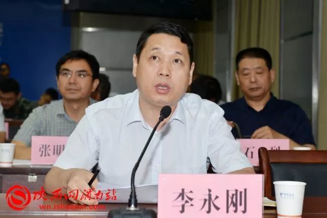 市委政法委副书记李永刚对整改工作进行安排部署.记者 张耀锋 摄