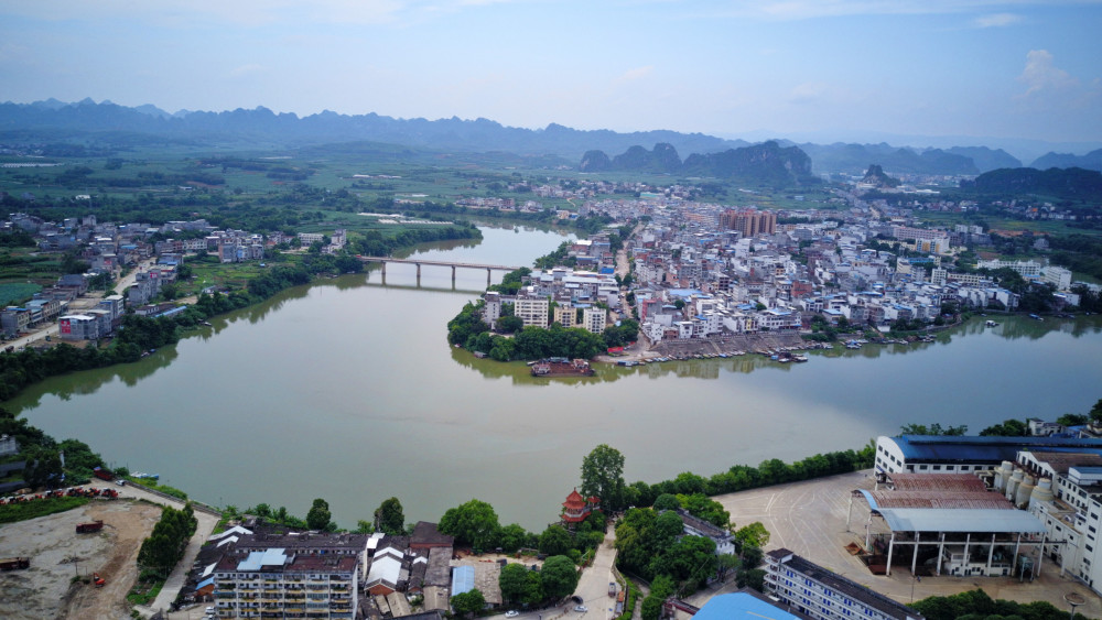 航拍广西乡镇之崇左市驮卢镇 水绕山环 景色怡人 徐霞