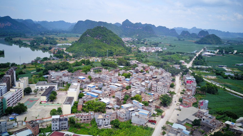 航拍广西乡镇之崇左市驮卢镇 水绕山环 景色怡人 徐霞