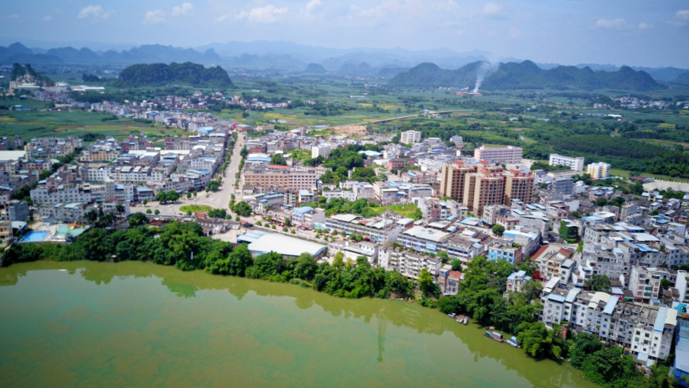航拍广西乡镇之崇左市驮卢镇水绕山环景色怡人徐霞客都喜欢