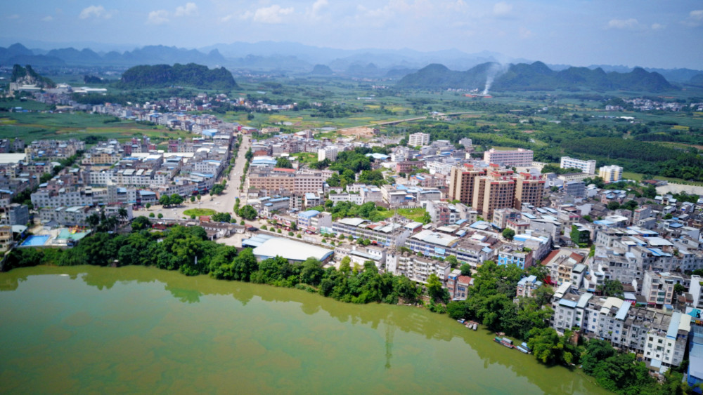 航拍广西乡镇之崇左市驮卢镇 水绕山环 景色怡人 徐霞