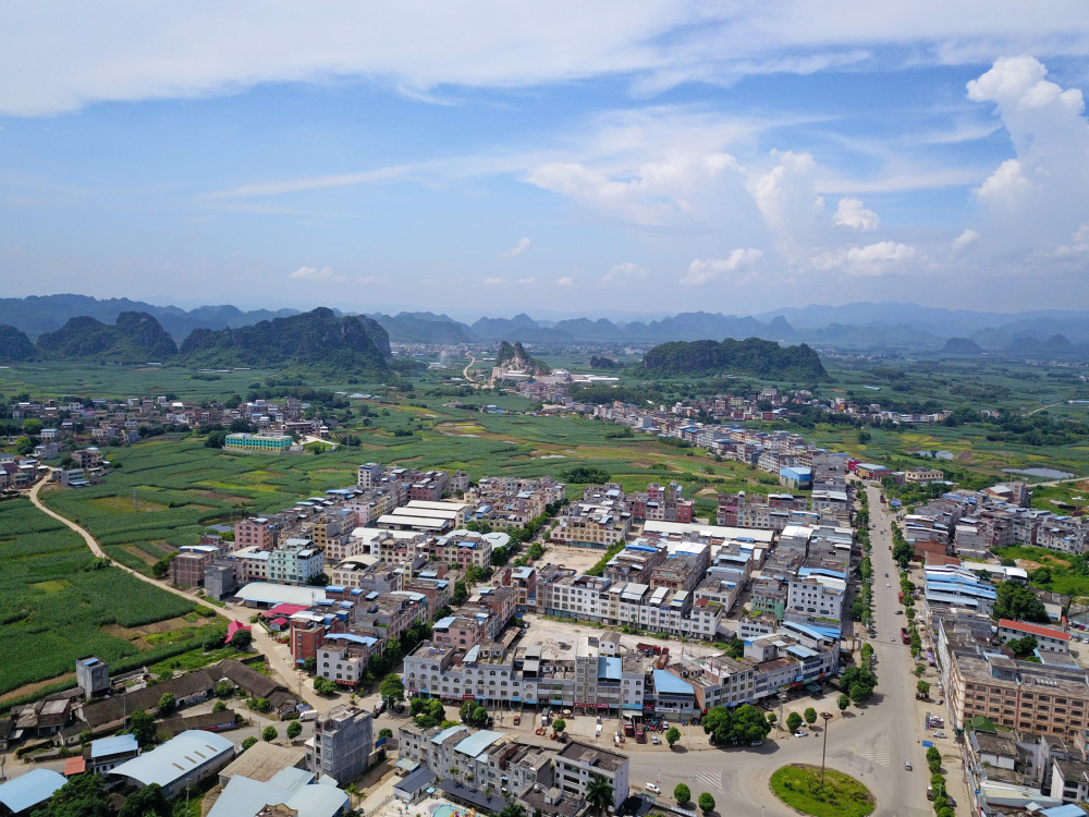 航拍广西乡镇之崇左市驮卢镇 水绕山环 景色怡人 徐霞