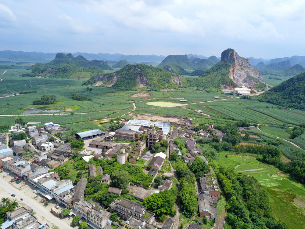 航拍广西乡镇之崇左市驮卢镇水绕山环景色怡人徐霞客都喜欢