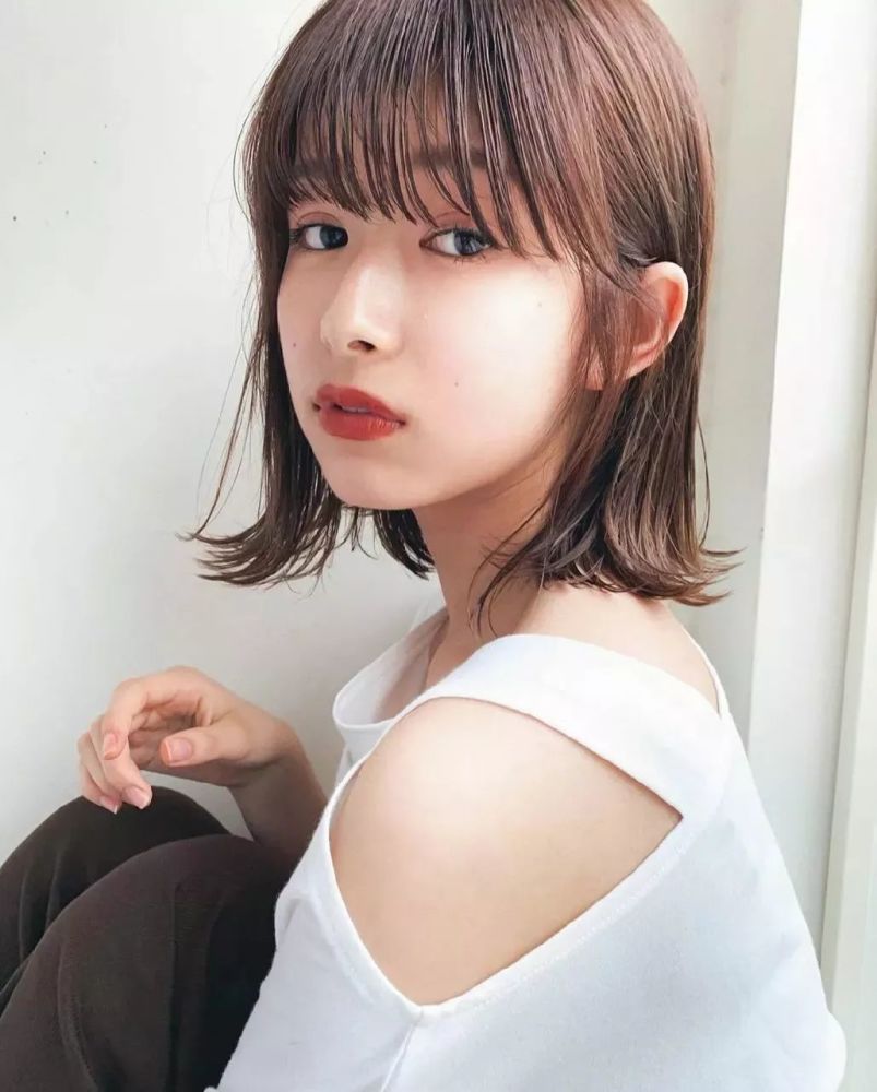 女生气质齐肩小外翻发型