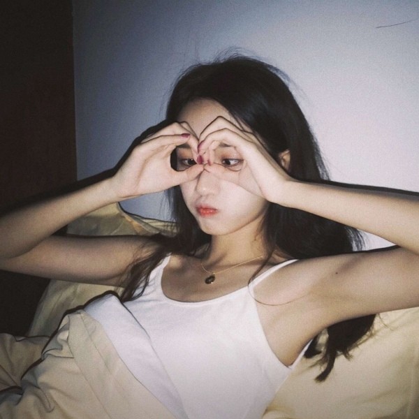 ins·超火·女生头像:世界的温柔是及时的善意和干净