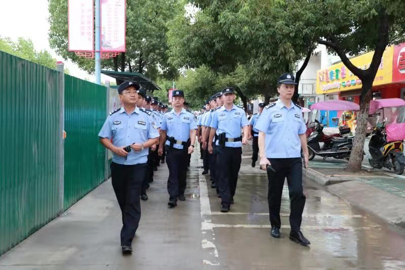 合肥晚报 zaker合肥记者 王伟 昨天 肥东县公安局 多部门警种结合