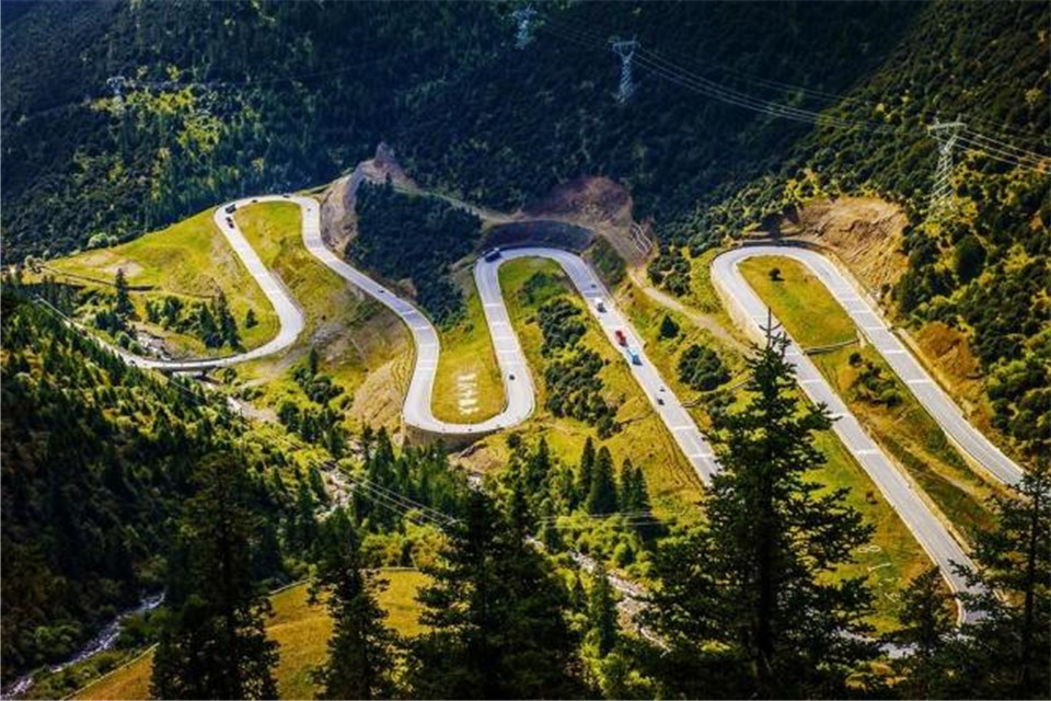 最险峻盘山公路,与川藏线天路十八弯形同孪生,让老司机都怯场