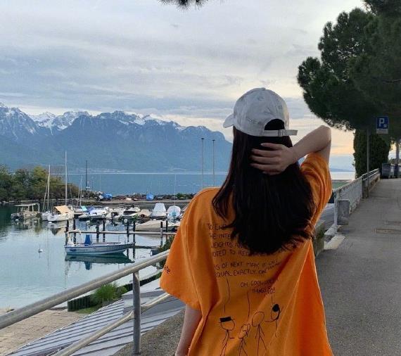vip·背影·女生头像:得不到的总是挂念,共朝夕的总是
