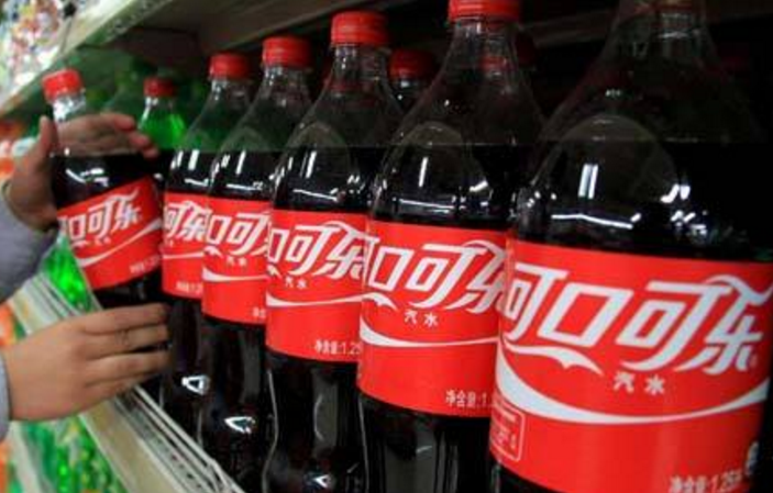 可口可乐"蔓越莓"新口味,随手买了2瓶,结账时:这谁喝得起?