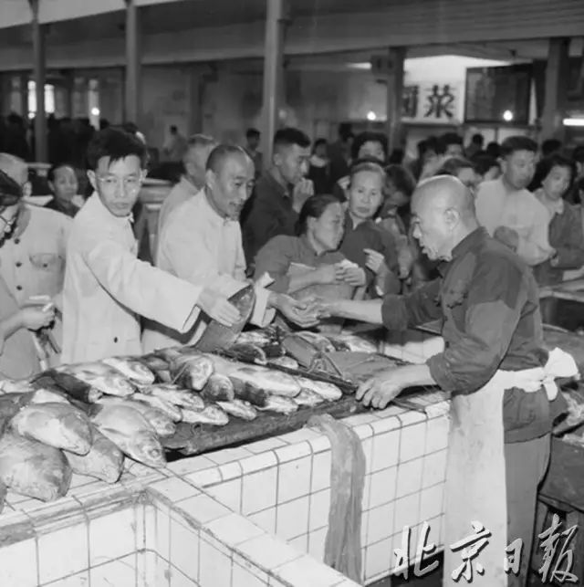 西单菜市场,建于1956年,原址在西单北大街路西皮裤胡同.
