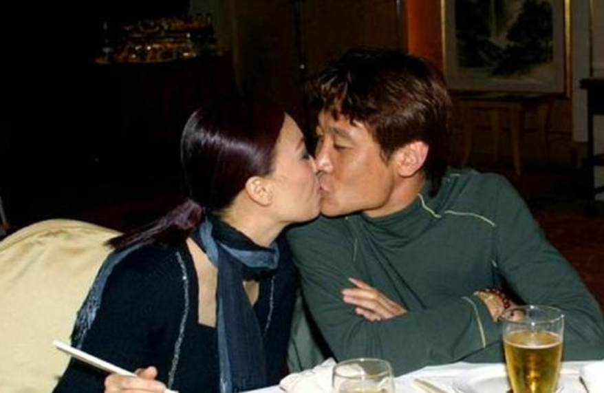 她与高峰同居10年,却输给了范春玲,如今52岁成这样