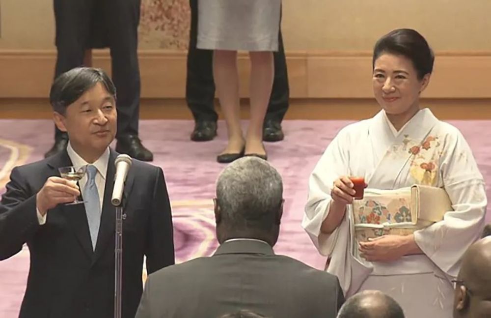 当地时间8月30日,日本王室皇帝德仁和皇后雅子在东京皇宫为参加第7届