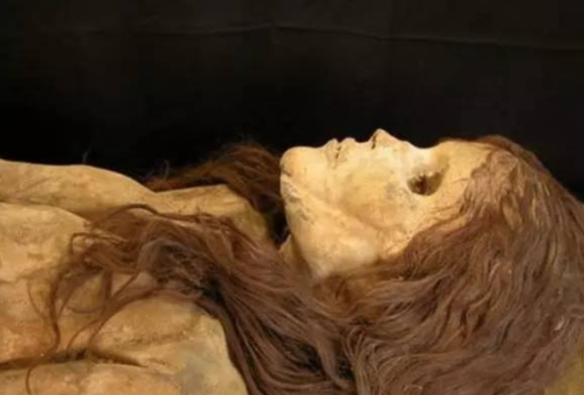 新疆发现"楼兰美女"干尸,4000年过去了,容颜依旧美艳