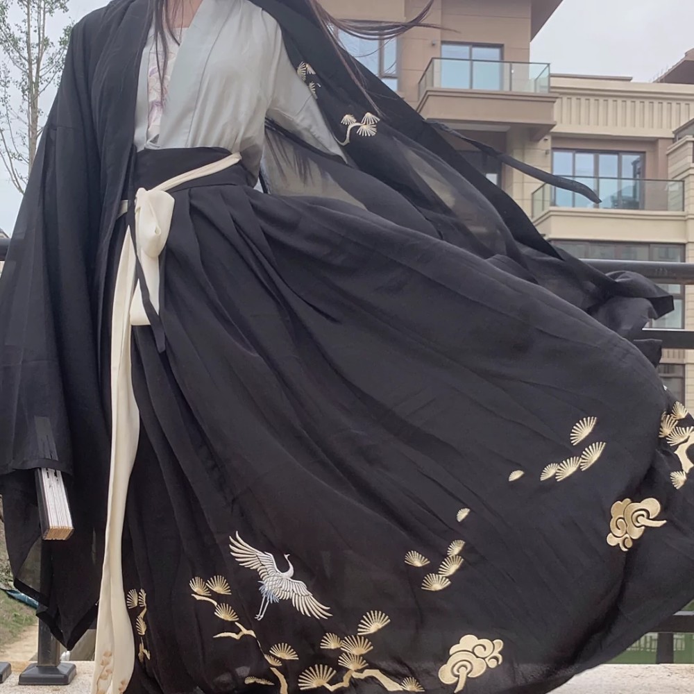 别再说黑色汉服很丧了,袍子用实力美貌教你什么是暗黑