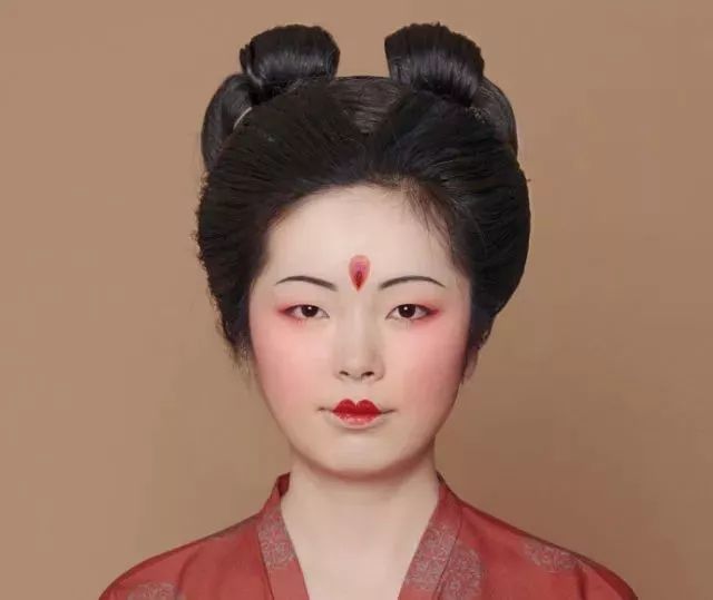 比如偏鬟髻,双蟠髻,云鬟髻,仙髻等,有文字记载的就有很多.