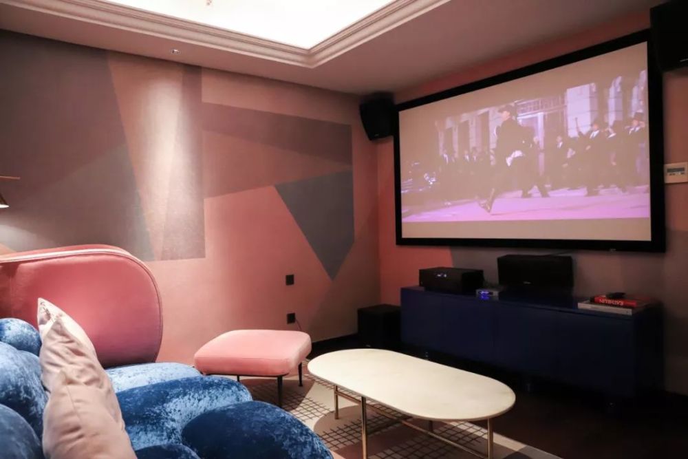 三个广州斜杠青年开的私人影院,除了能看电影还能干什么?