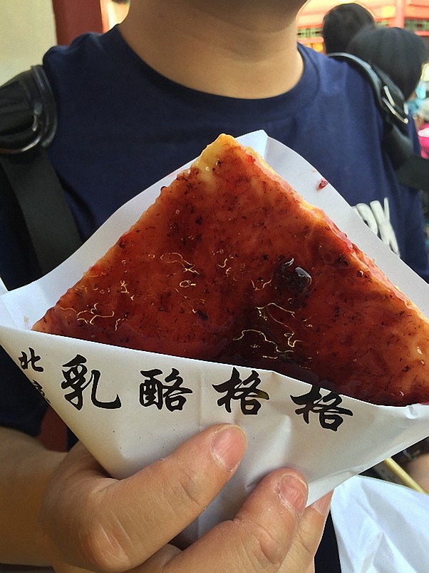 烟袋斜街:沿街有很多卖小吃的!