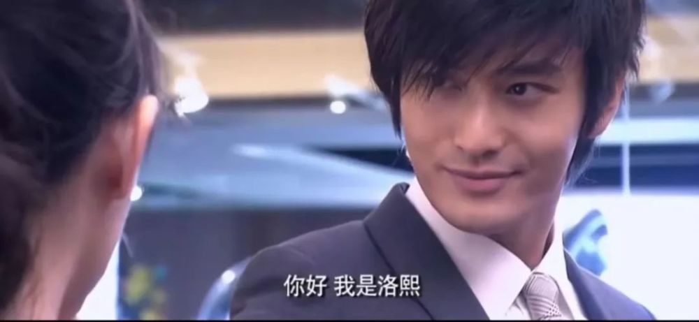 黄晓明接下了《泡沫之夏》中洛熙一角.