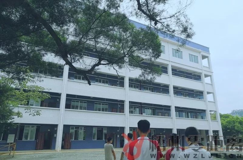 新建成投入使用的梧州市第六中学高中教学楼 梧州零距离网记者 黄丹婷