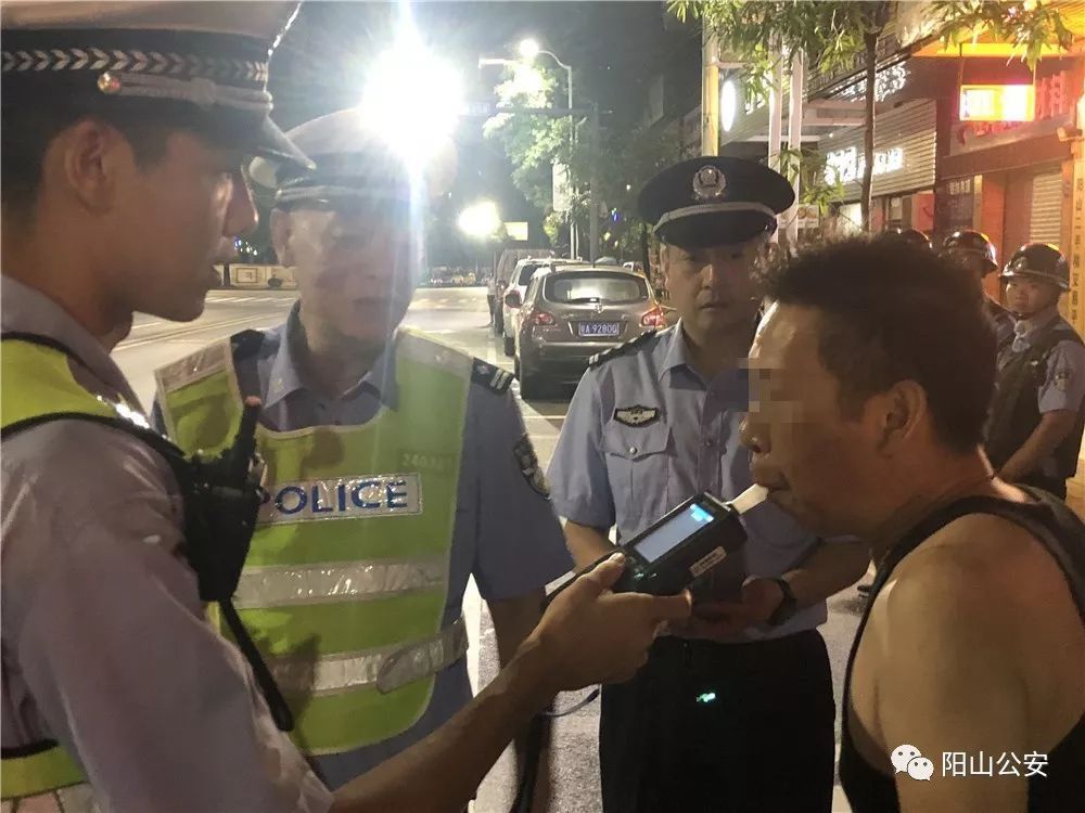 阳山公安多警联动整治交通秩序,查处各类道路交通违法