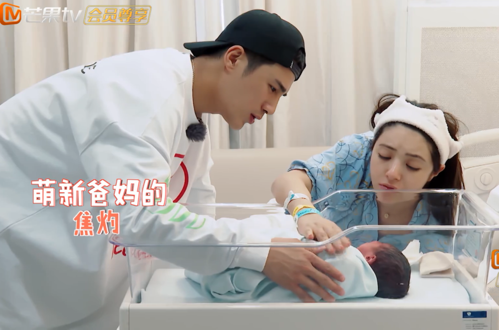 麦迪娜儿子出生6个小时大哭,曝光姜潮哄孩子的方式,这都可以?
